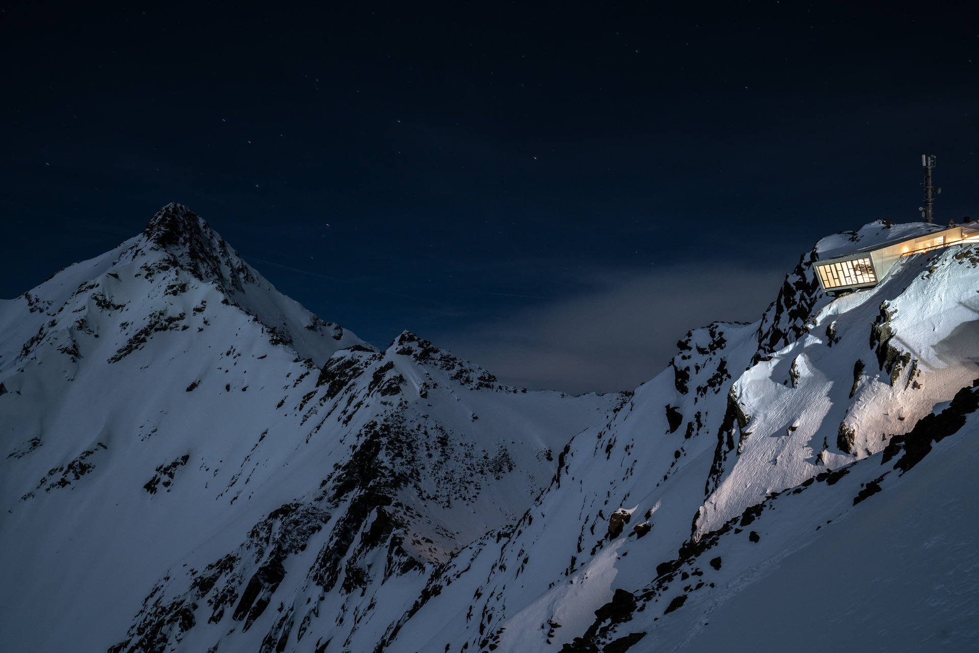 007 ELEMENTS by night in Sölden