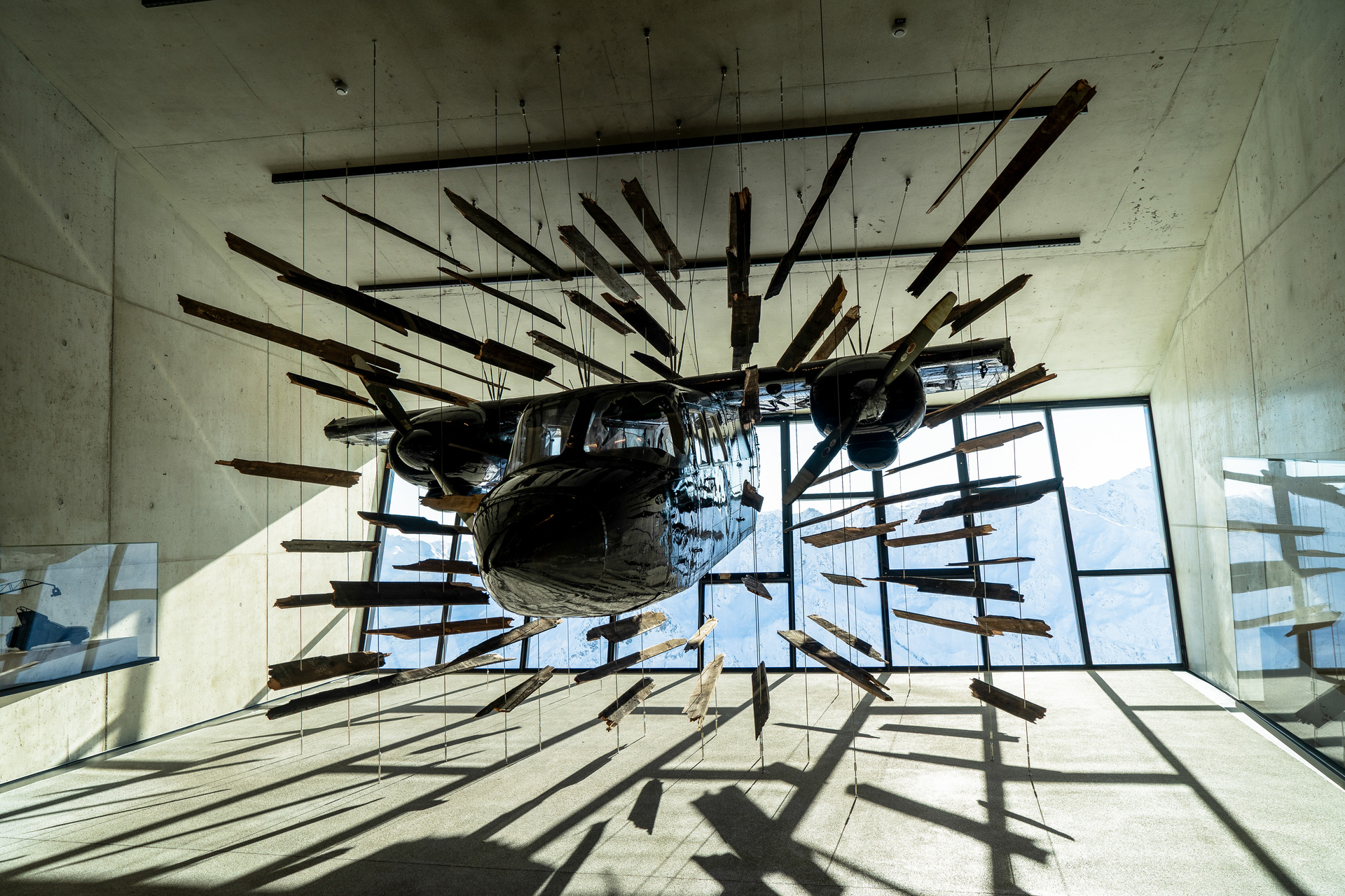 Flugzeug im 007 ELEMENTS in Sölden Flugzeug im 007 ELEMENTS in Sölden