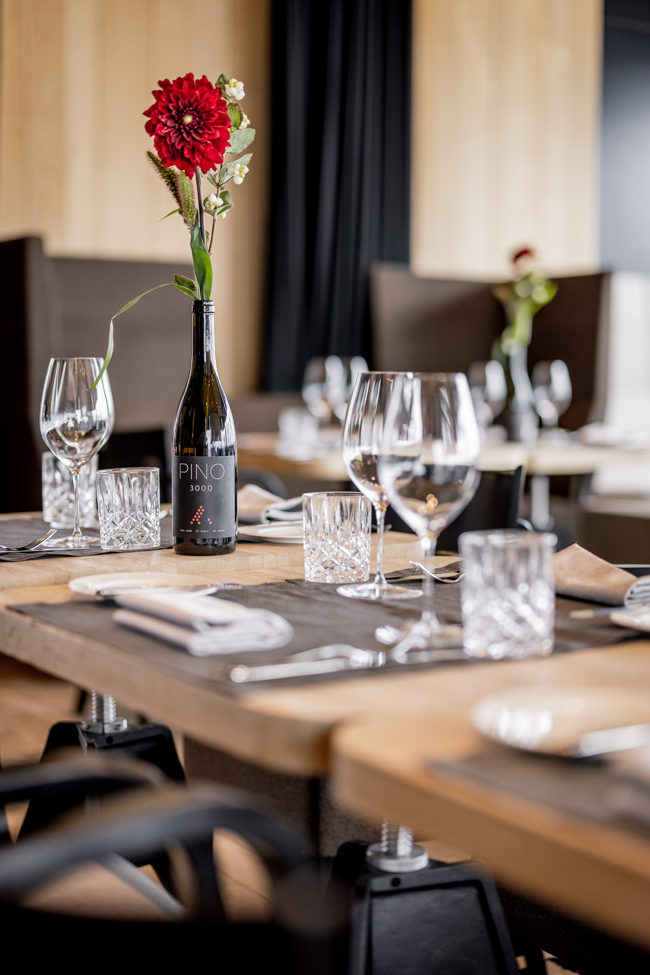 PINO 3000 Weinflasche Deko im ice Q PINO 3000 Weinflasche Deko im ice Q