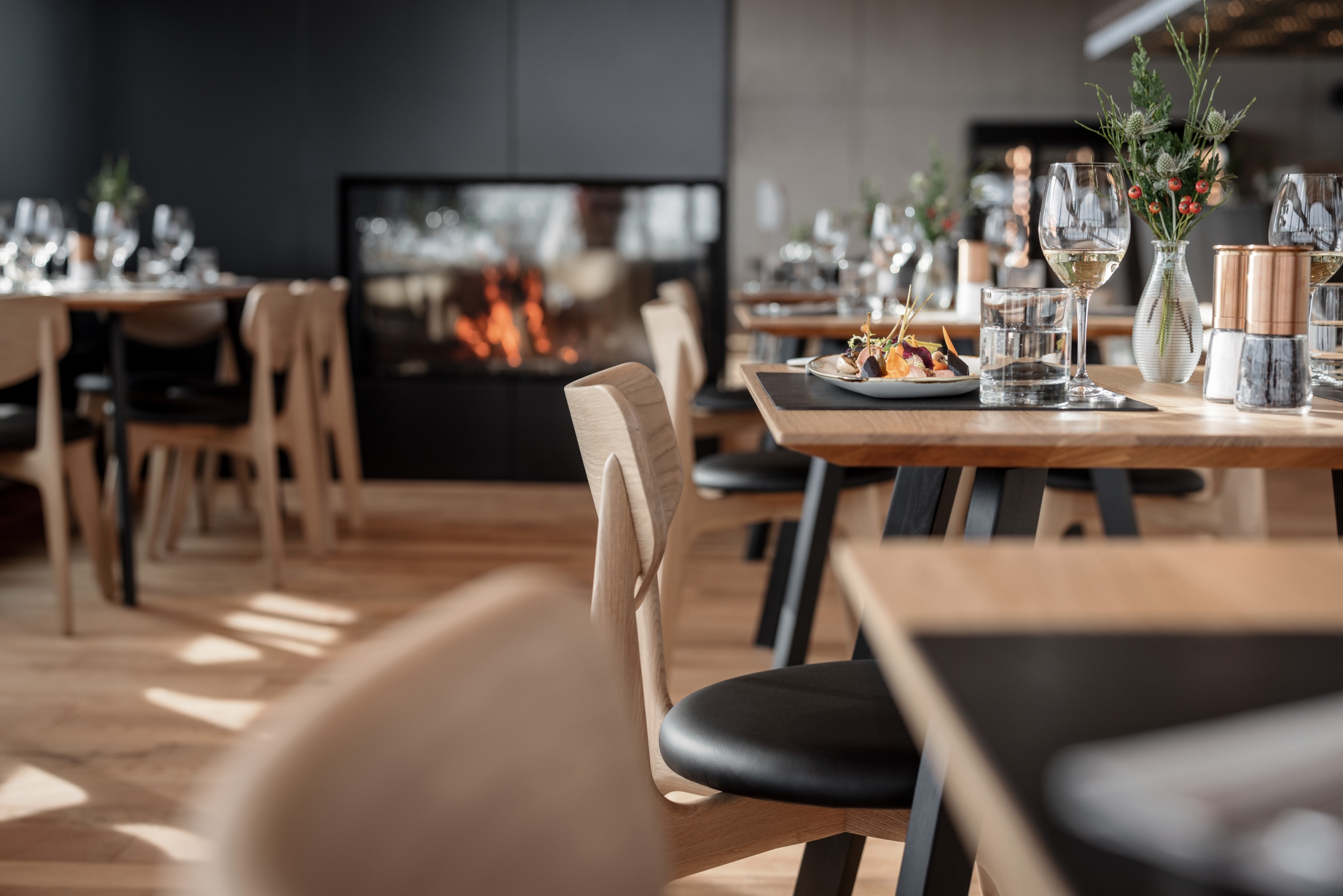 Interior – Falcon Restaurant Mittelstation Gaislachkogl Sölden Interior – Falcon Restaurant Mittelstation Gaislachkogl Sölden