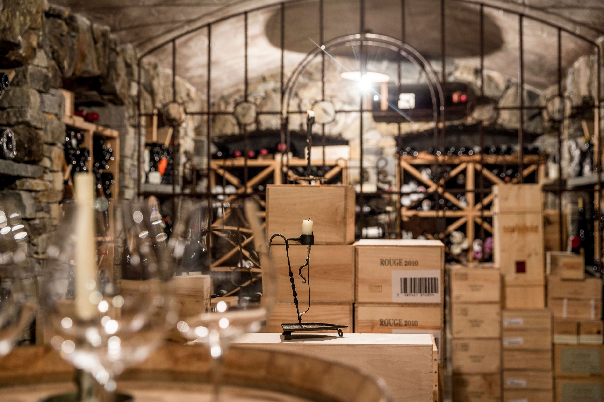 Weinkeller mit 30.000 Flaschen im Hotel Das Central Sölden Weinkeller mit 30.000 Flaschen im Hotel Das Central Sölden