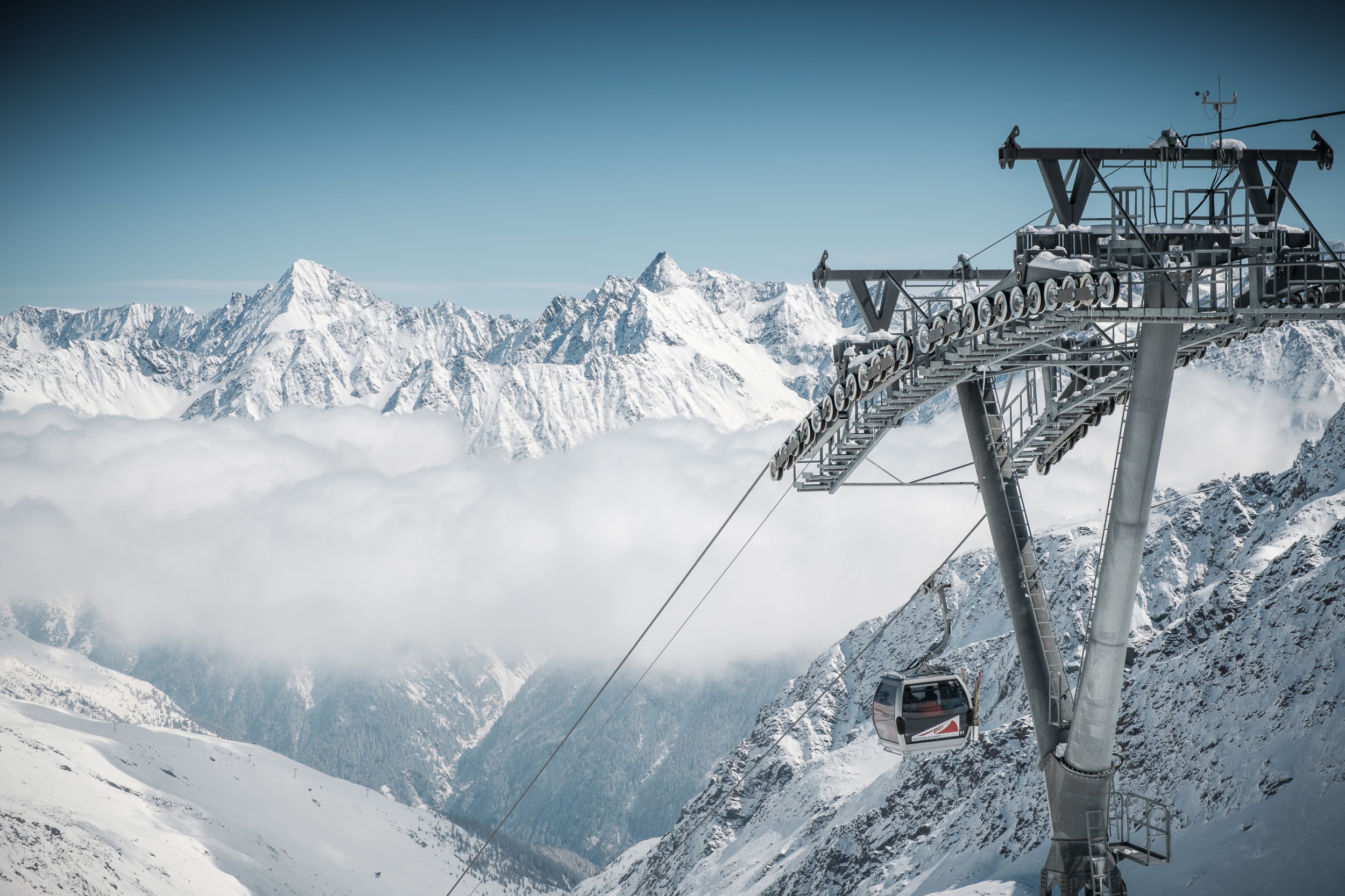 Schwarze Schneid Bahn am Rettenbachgletscher in Sölden Schwarze Schneid Bahn am Rettenbachgletscher in Sölden
