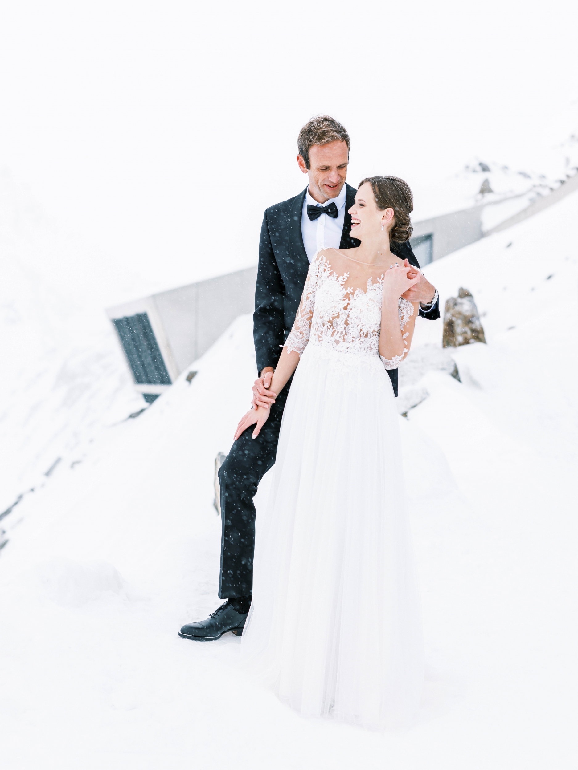 Brautpaar vor dem 007 ELEMENTS in Sölden Brautpaar vor dem 007 ELEMENTS in Sölden